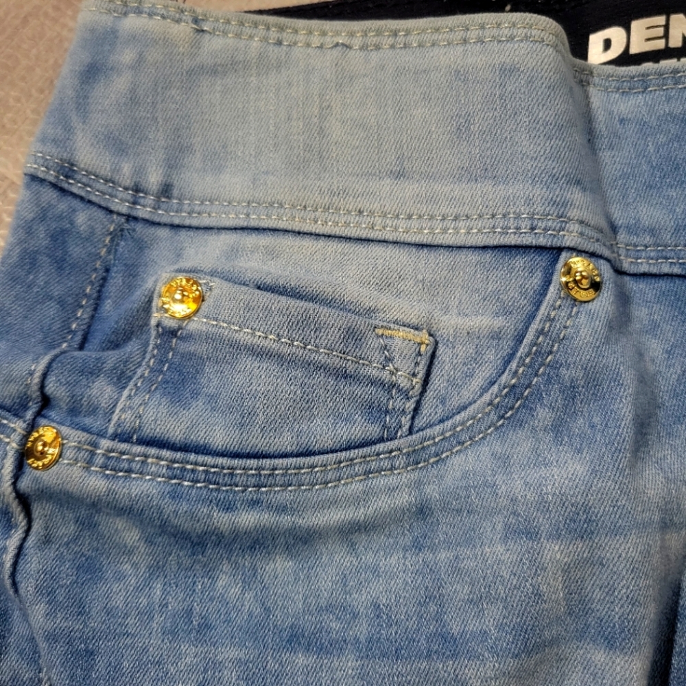 Nygard Waist Slimming Jeans Size Small 6-8 Gems at the ankles